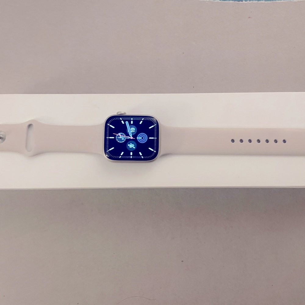 Apple Watch series 7 45mm worn for a week. Original box, and band.